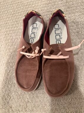 Hey Dude Wendy corduroy antique rose. Practically brand new w/o tags.